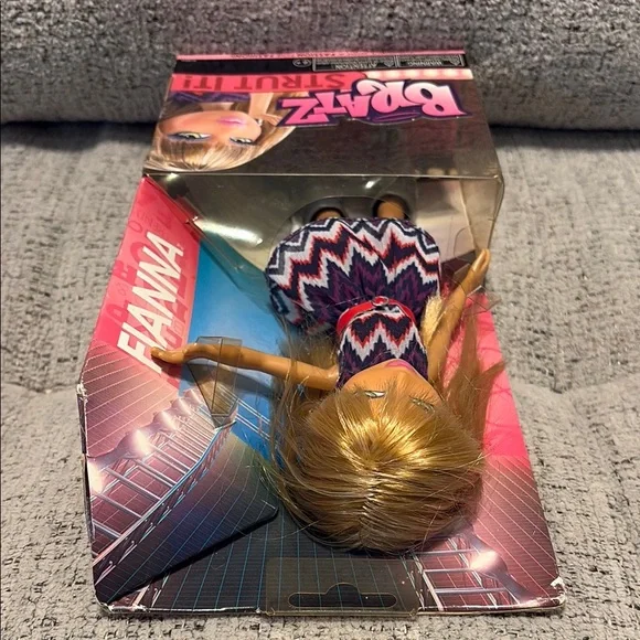 Bratz Fianna Doll - 2012 - Picture 11 of 15